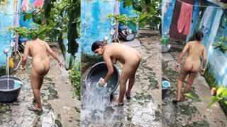 Desi Milf Bhabhi Bathing Her Home Captured Secretly Viral Clips – hotmaals